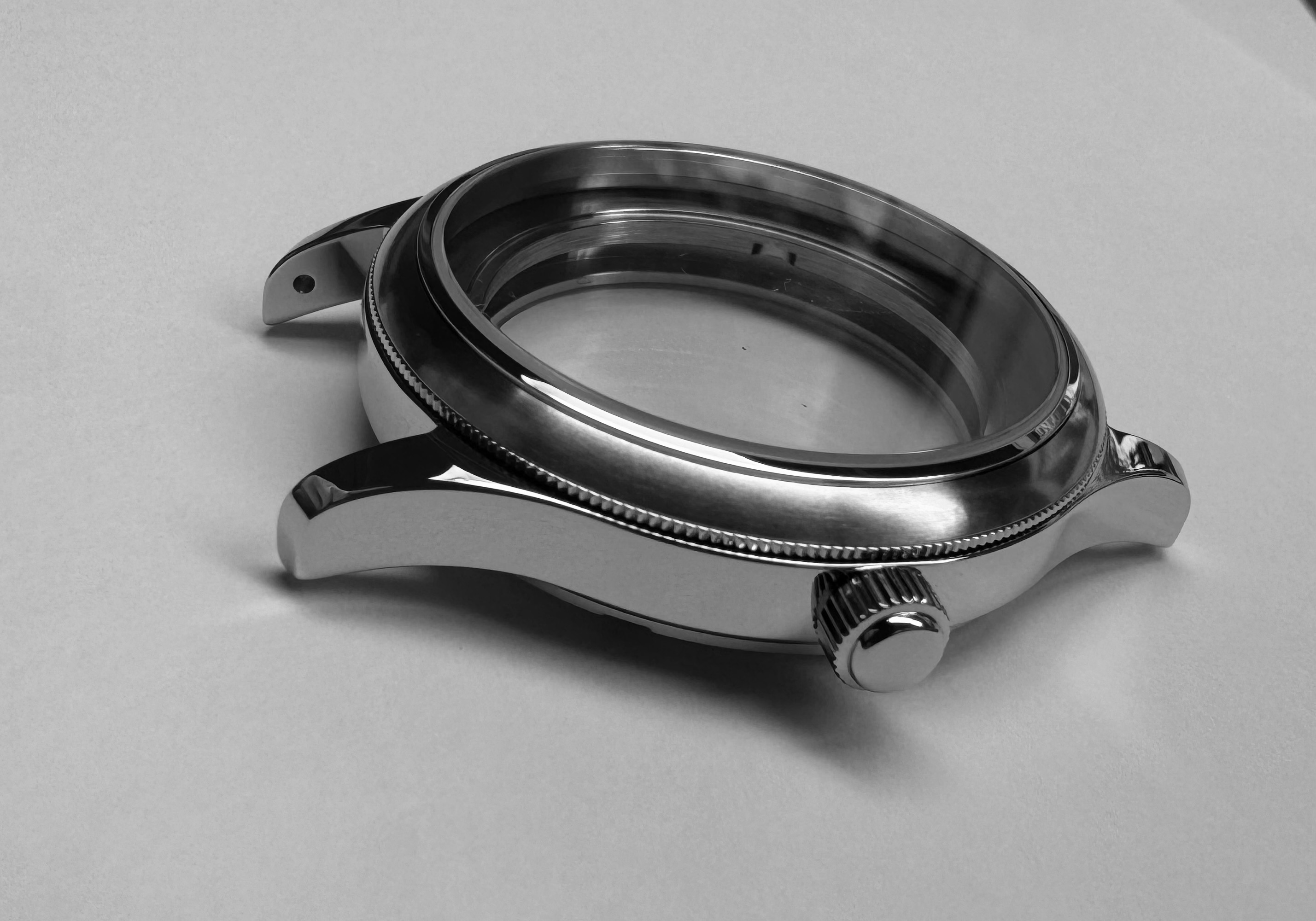 37mm / polished + brushed / Coined edge bezel