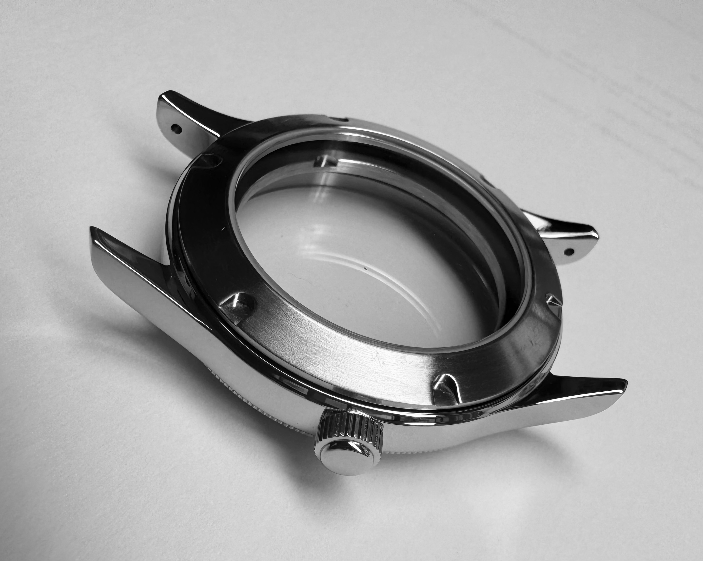 37mm / polished + brushed / Coined edge bezel